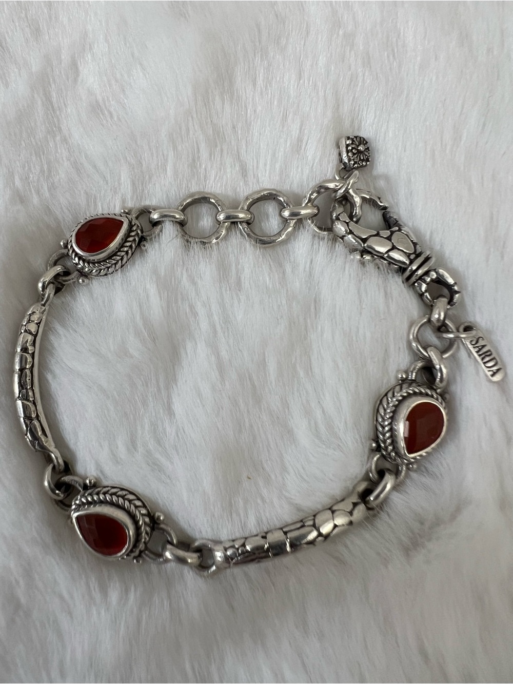 Sarda Sterling Silver Bracelet with Red-Orange Teardrop Carnelian Stones
